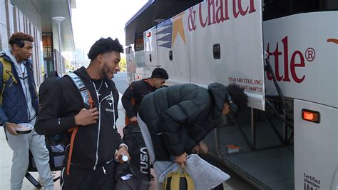 Longhorns arrive in Des Moines for 1st round of March Madness